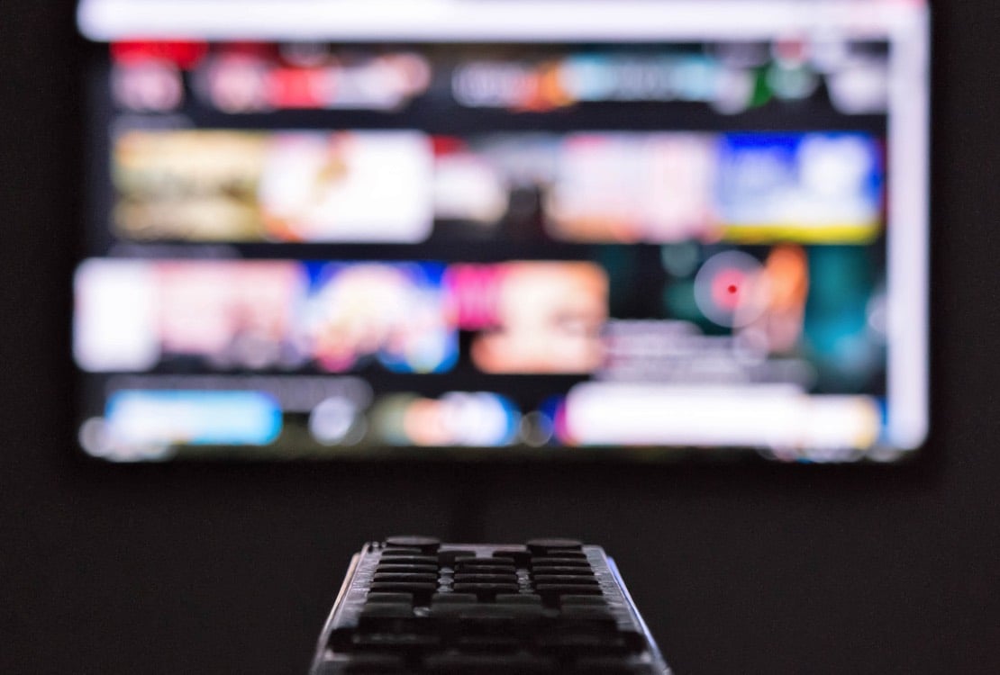 suddig tv fjarrkontroll controller media unsplash