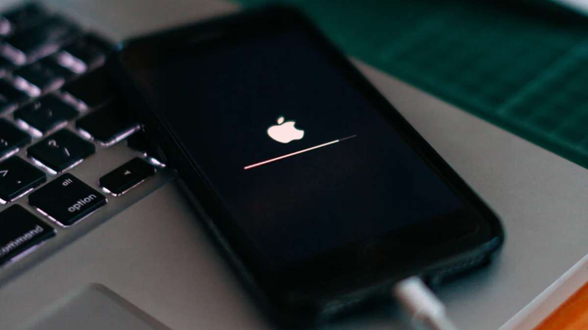 apple iphone ios update unsplash szabo viktor