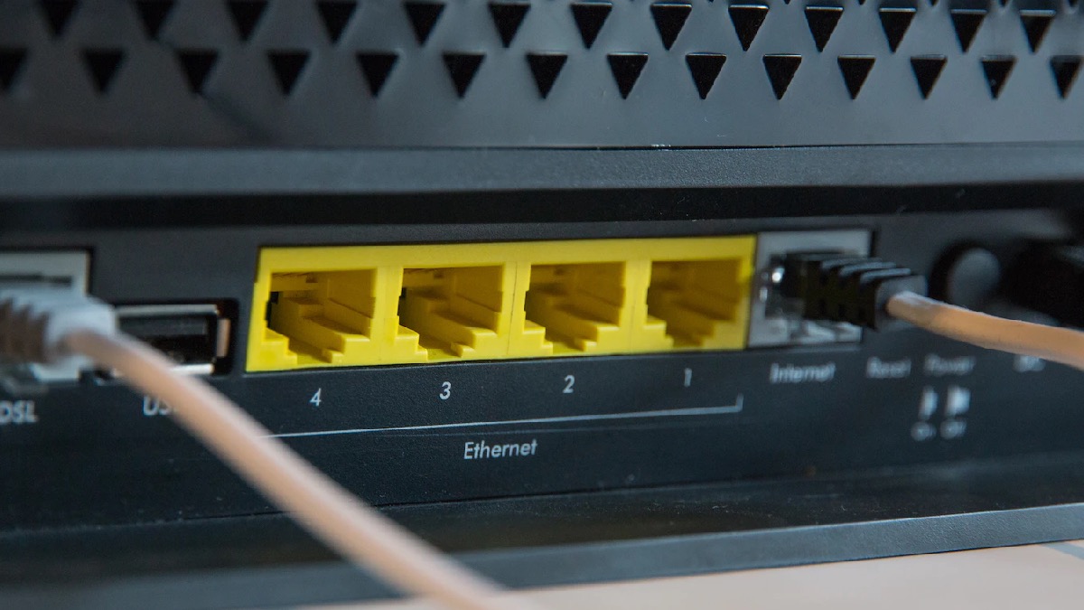 ethernet portar router hostreviews unsplash